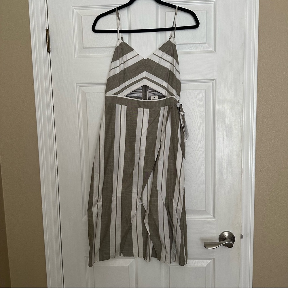 Express | Gray and White Tie Front Midi Sundress
